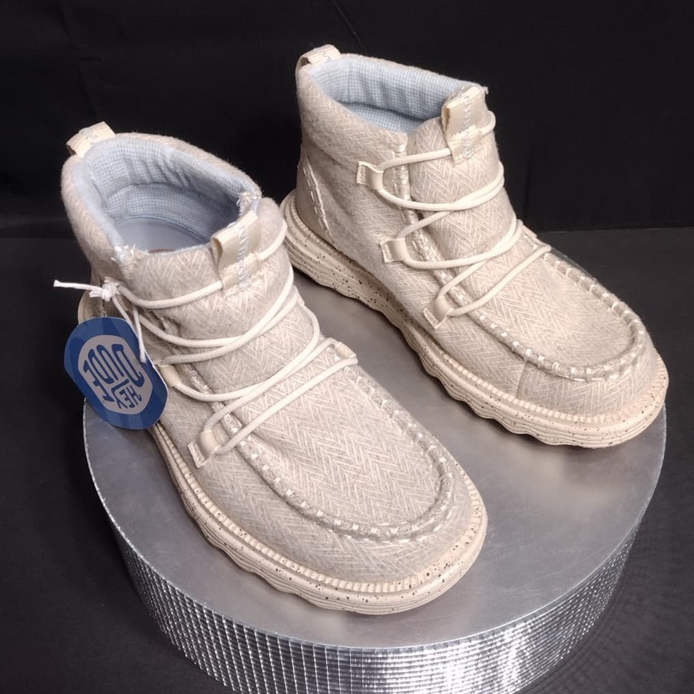 Dude Stylish Cream Kids Shoes size 6w brand new w tags